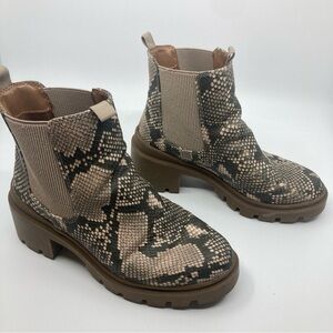 Universal Thread reptile Animal skin combat Chelsea boots slip on tan 6.5
